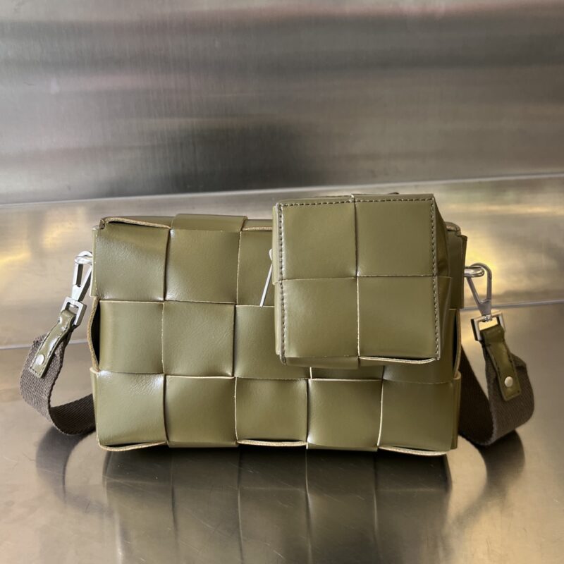 Replica Bottega Veneta Cassette With Versatile Strap 2 Replica Bottega Veneta Cassette With Versatile Strap - high-quality designer bag clone
