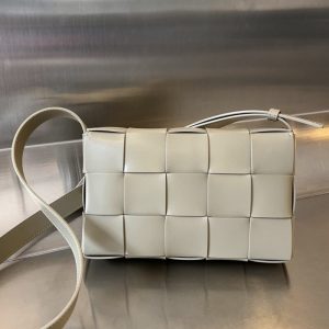 Replica Bottega Veneta Cassette 2.0 Beige 2 Replica Bottega Veneta Cassette 2.0 Beige - top-tier luxury replica shoulder bag