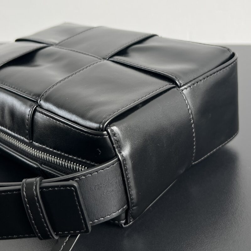 Replica Bottega Veneta Arco Camera Bag - best-selling designer handbag dupe