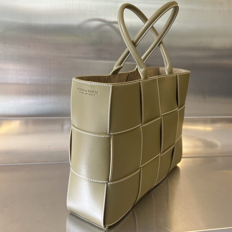Replica Bottega Veneta Arco Tote Milk Tea 3 Replica Bottega Veneta Arco Tote - ultra-realistic fake designer tote