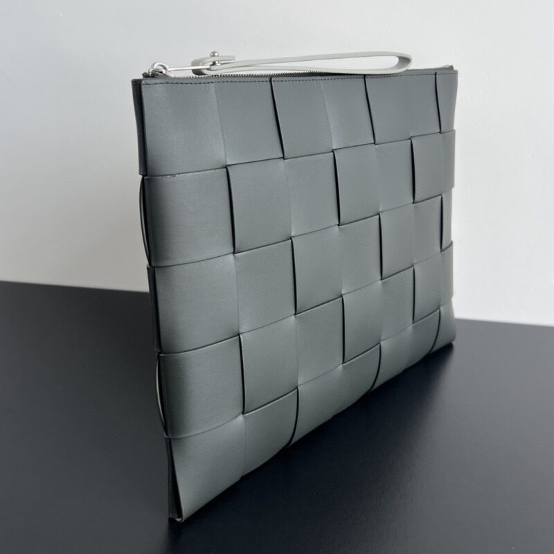 Replica Bottega Veneta Clutch 2.0 10 Replica Bottega Veneta Clutch 2.0 - best-selling designer handbag dupe