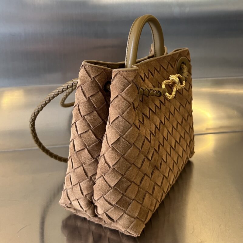 Replica Bottega Veneta Andiamo Suede 4 Replica Bottega Veneta Andiamo Suede - top-tier luxury replica shoulder bag
