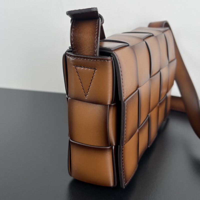 Replica Bottega Veneta Cassette 2.0 Brown 4 Replica Bottega Veneta Cassette 2.0 Brown - high-end fake designer purse