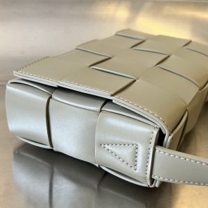 Replica Bottega Veneta Cassette 2.0 Beige 3 Replica Bottega Veneta Cassette 2.0 Beige - high-end fake designer purse