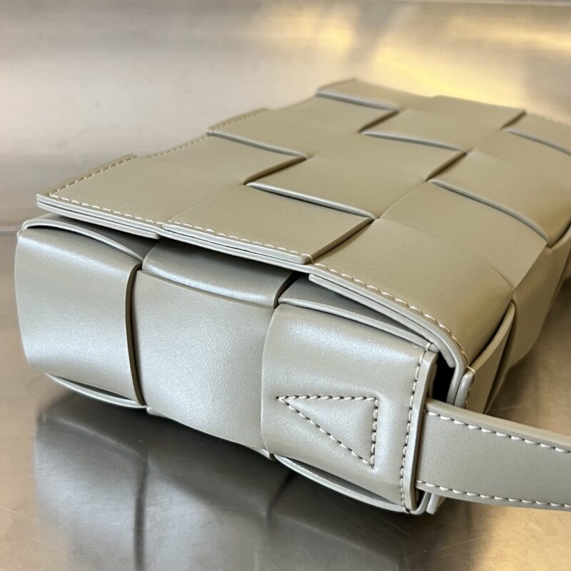 Replica Bottega Veneta Cassette 2.0 Beige 3 Replica Bottega Veneta Cassette 2.0 Beige - high-end fake designer purse