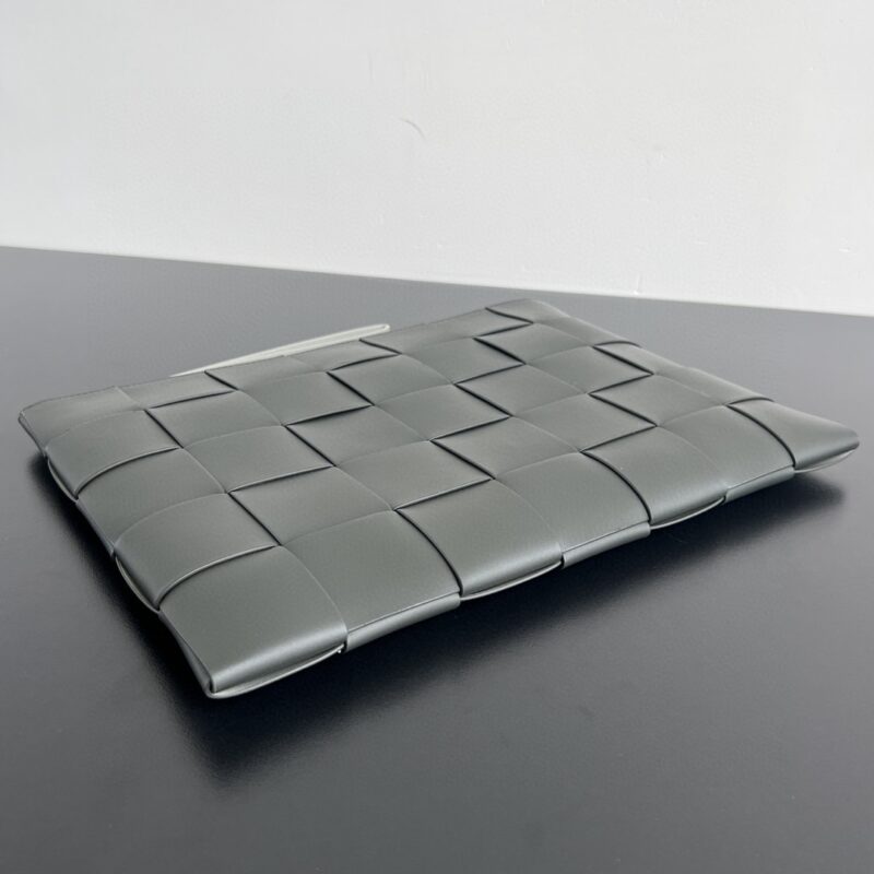 Replica Bottega Veneta Clutch 2.0 2 Replica Bottega Veneta Clutch 2.0 - premium-grade designer purse dupe