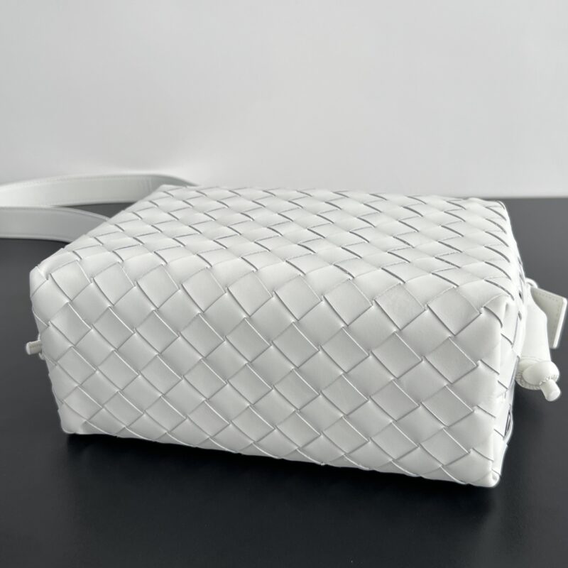Replica Bottega Veneta Loop Camera Bag 4 Replica Bottega Veneta Loop Camera Bag - top-tier luxury replica shoulder bag