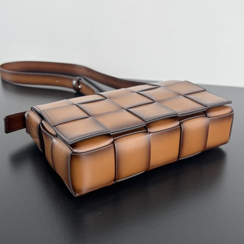 Replica Bottega Veneta Cassette 2.0 Brown 5 Replica Bottega Veneta Cassette 2.0 Brown - high-accuracy replica luxury purse
