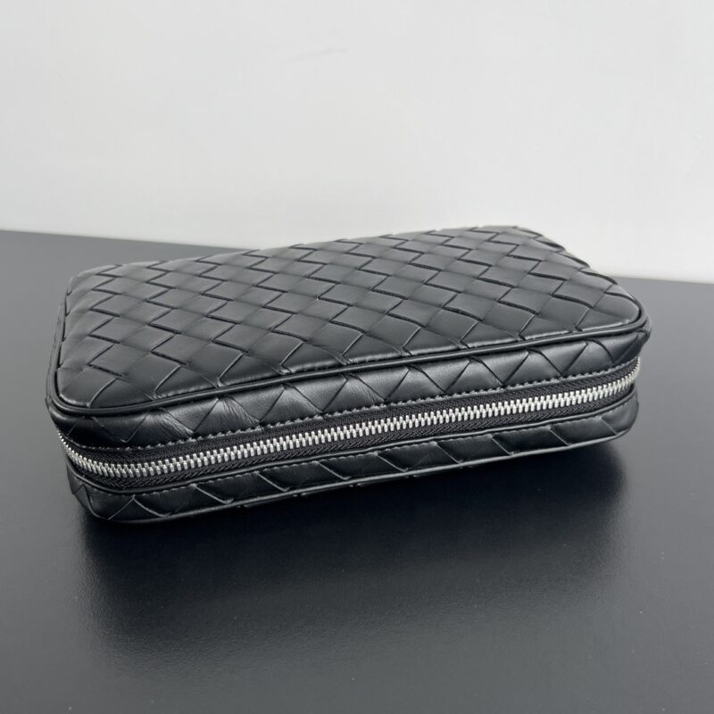 Replica Bottega Veneta Clutch Large 4 Replica Bottega Veneta Clutch Large - realistic designer-inspired fake bag