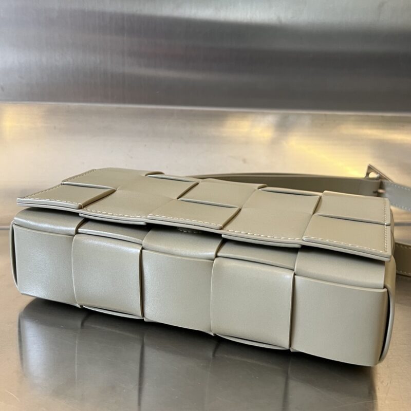 Replica Bottega Veneta Cassette 2.0 Beige 4 Replica Bottega Veneta Cassette 2.0 Beige - premium 1:1 fake handbag model