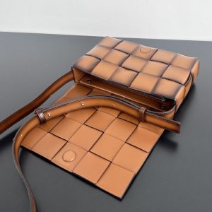 Replica Bottega Veneta Cassette 2.0 Brown 6 Replica Bottega Veneta Cassette 2.0 Brown - near-authentic luxury replica handbag