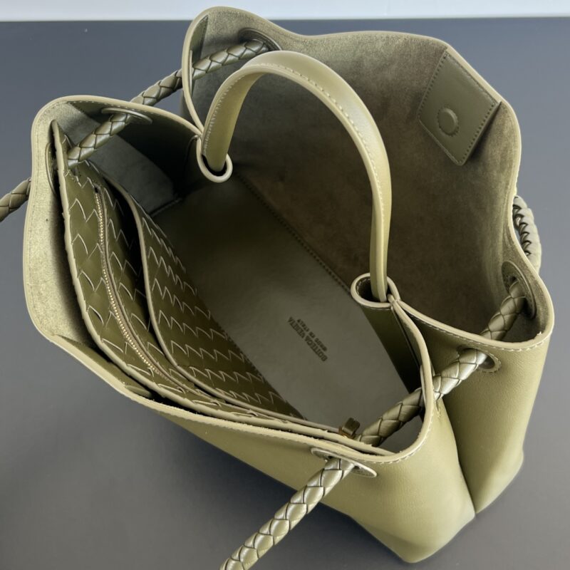 Replica Bottega Veneta Andiamo Full Leather 6 Replica Bottega Veneta Andiamo Full Leather - near-authentic luxury replica handbag