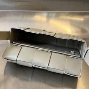 Replica Bottega Veneta Cassette 2.0 Beige 6 Replica Bottega Veneta Cassette 2.0 Beige - high-quality designer bag clone