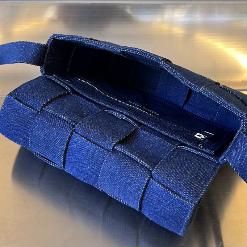 Replica Bottega Veneta Cassette Denim 7 Replica Bottega Veneta Cassette Denim - realistic designer-inspired fake bag