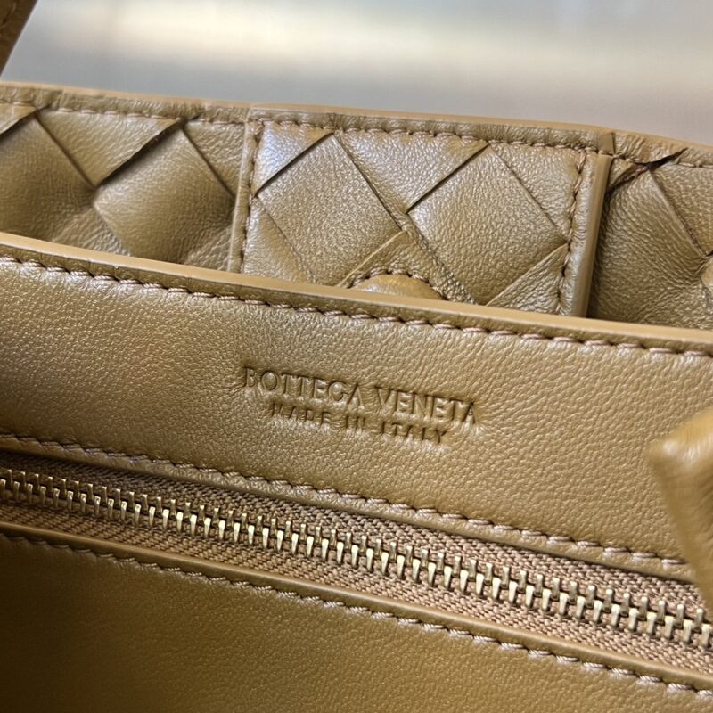 Replica Bottega Veneta Andiamo Suede 9 Replica Bottega Veneta Andiamo Suede - high-quality designer bag clone