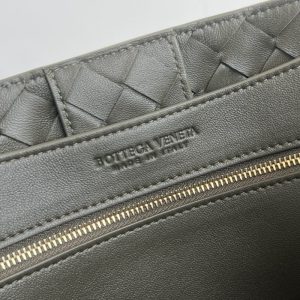 Replica Bottega Veneta Andiamo Medium - realistic designer-inspired fake bag