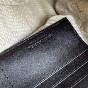 Replica Bottega Veneta Wristband Clutch 2 Replica Bottega Veneta Wristband Clutch - realistic designer-inspired fake bag