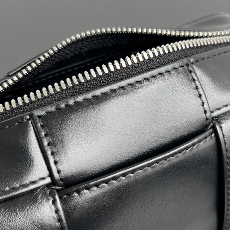 Replica Bottega Veneta Arco Camera Bag - near-authentic luxury replica handbag