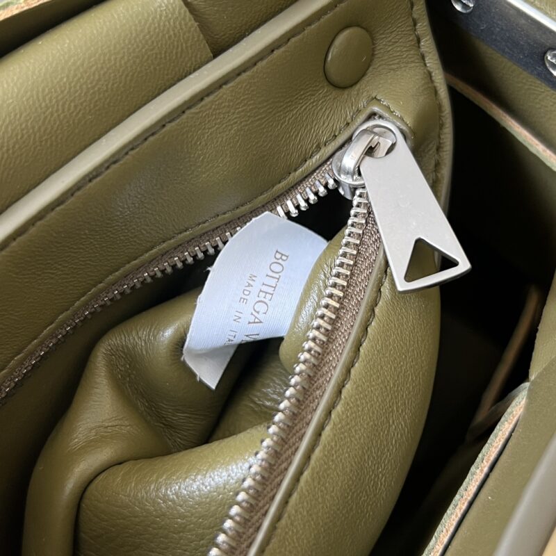 Replica Bottega Veneta Cassette With Versatile Strap 5 Replica Bottega Veneta Cassette With Versatile Strap - near-authentic luxury replica handbag