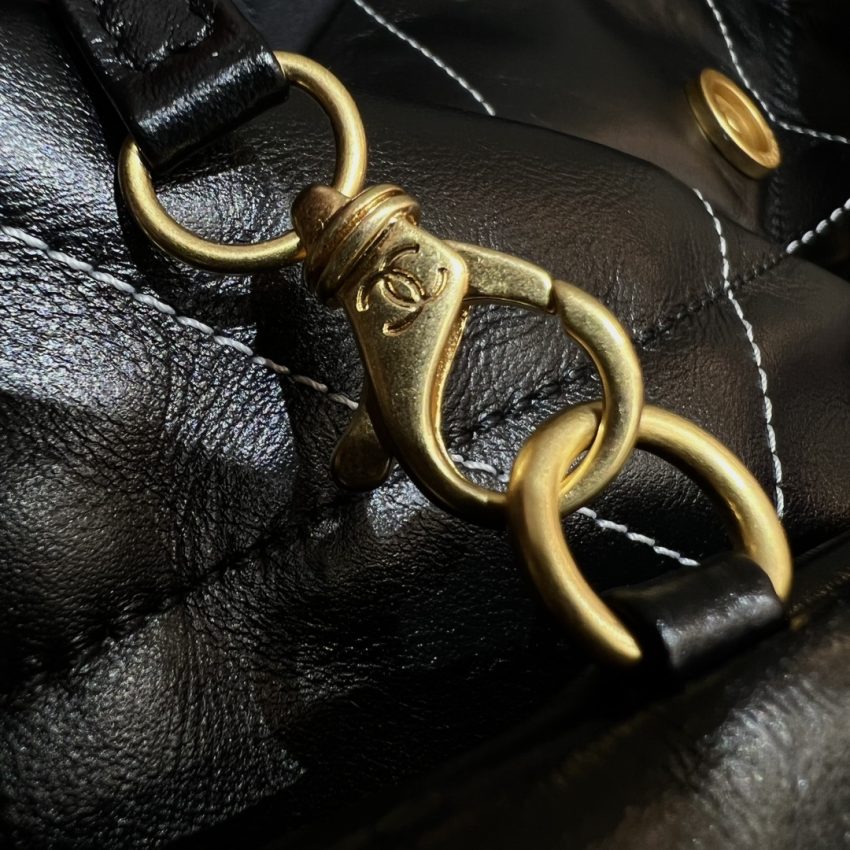 Replica CHANEL 22 Medium Handbag Black 4 Replica CHANEL 22 Medium Handbag Black - near-authentic luxury replica handbag