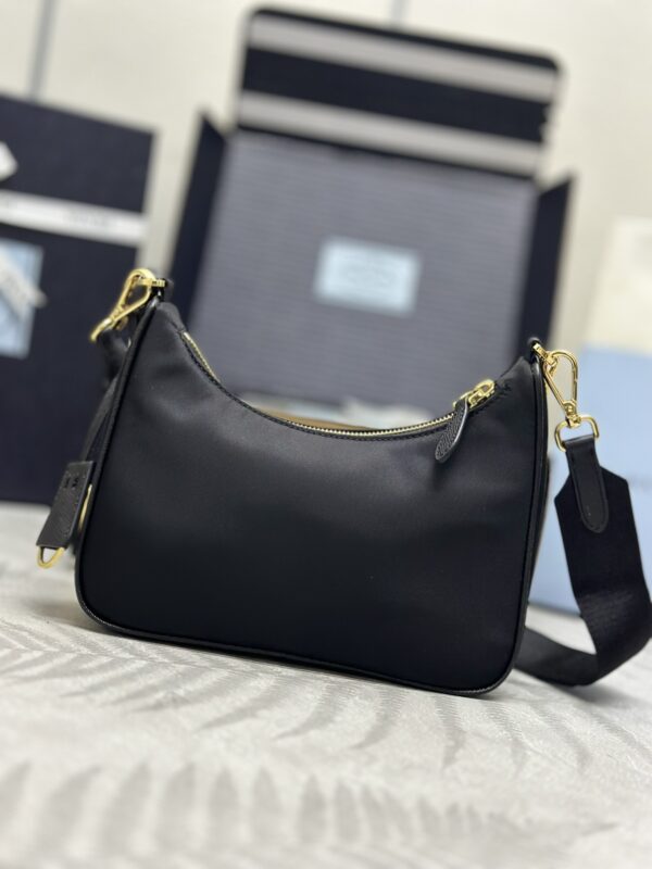 Replica Prada Re-Edition Nylon 2005 Black 8 Replica Prada Re-Edition Nylon 2005 Black - high-end fake designer purse