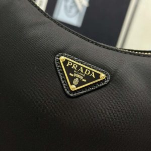 Replica Prada Re-Edition Nylon 2005 Black 3 Replica Prada Re-Edition Nylon 2005 Black - 1:1 designer replica handbag