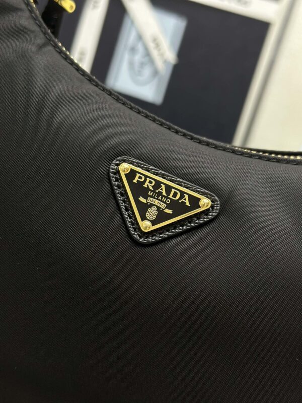 Replica Prada Re-Edition Nylon 2005 Black 3 Replica Prada Re-Edition Nylon 2005 Black - 1:1 designer replica handbag