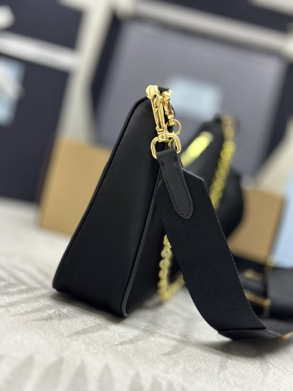 Replica Prada Re-Edition Nylon 2005 Black 9 Replica Prada Re-Edition Nylon 2005 Black - best quality luxury bag dupe