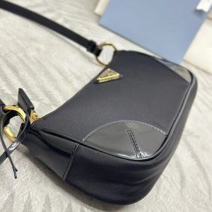 Replica Prada Re-Edition 2002 Nylon 2 Replica Prada Re-Edition 2002 Nylon - near-authentic luxury replica handbag