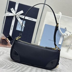 Replica Prada Re-Edition 2002 Nylon 7 Replica Prada Re-Edition 2002 Nylon - high-quality designer bag clone