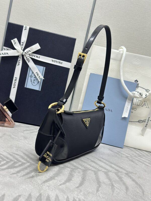 Replica Prada Re-Edition 2002 Nylon 8 Replica Prada Re-Edition 2002 Nylon - high-accuracy replica luxury purse
