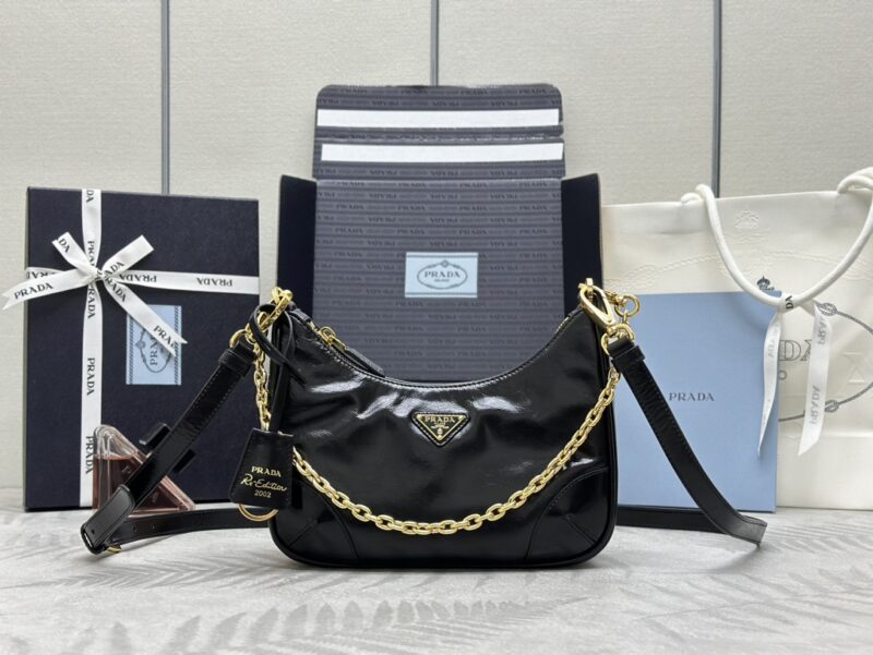 Replica Prada Re-Edition 2002 - realistic designer-inspired fake bag