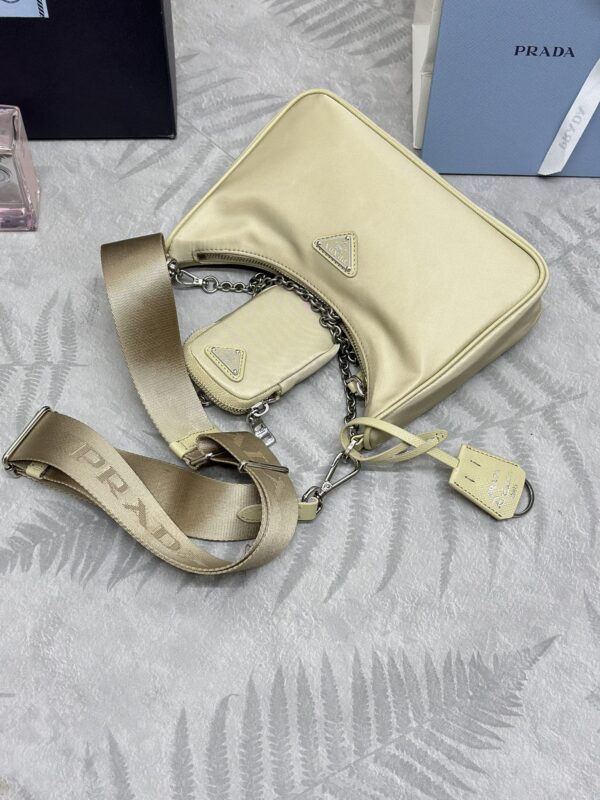Replica Prada Re-Edition Nylon 2005 Yellow - ultra-realistic fake designer tote