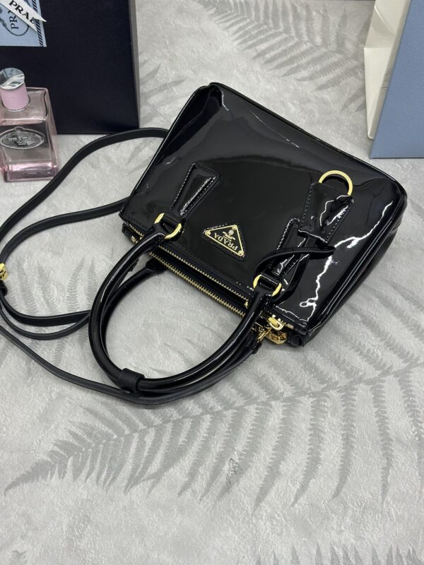Replica Prada Galleria Black Patent 5 Replica Prada Galleria Black Patent - ultra-realistic fake designer tote