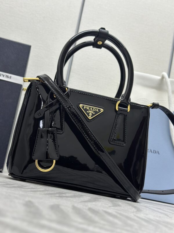 Replica Prada Galleria Black Patent 1 Replica Prada Galleria Black Patent - near-authentic luxury replica handbag