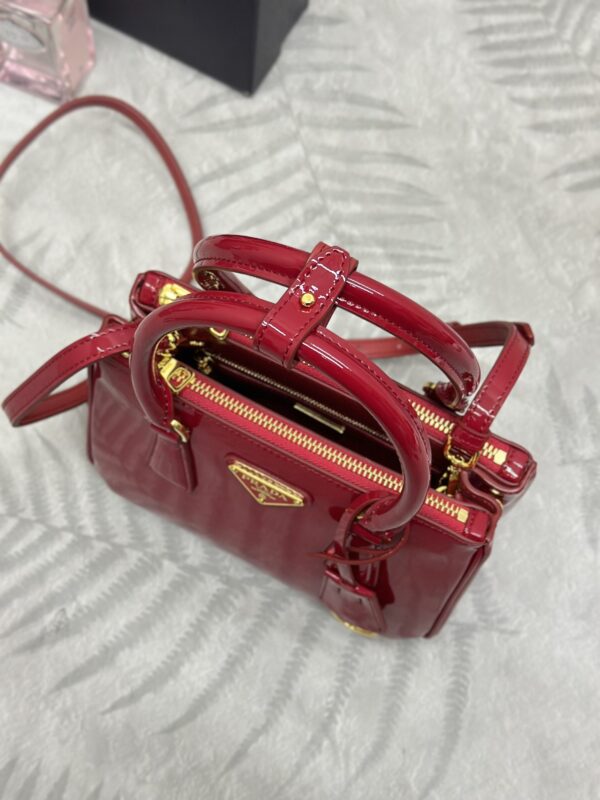 Replica Prada Galleria Red Patent 7 Replica Prada Galleria Red Patent - ultra-realistic fake designer tote