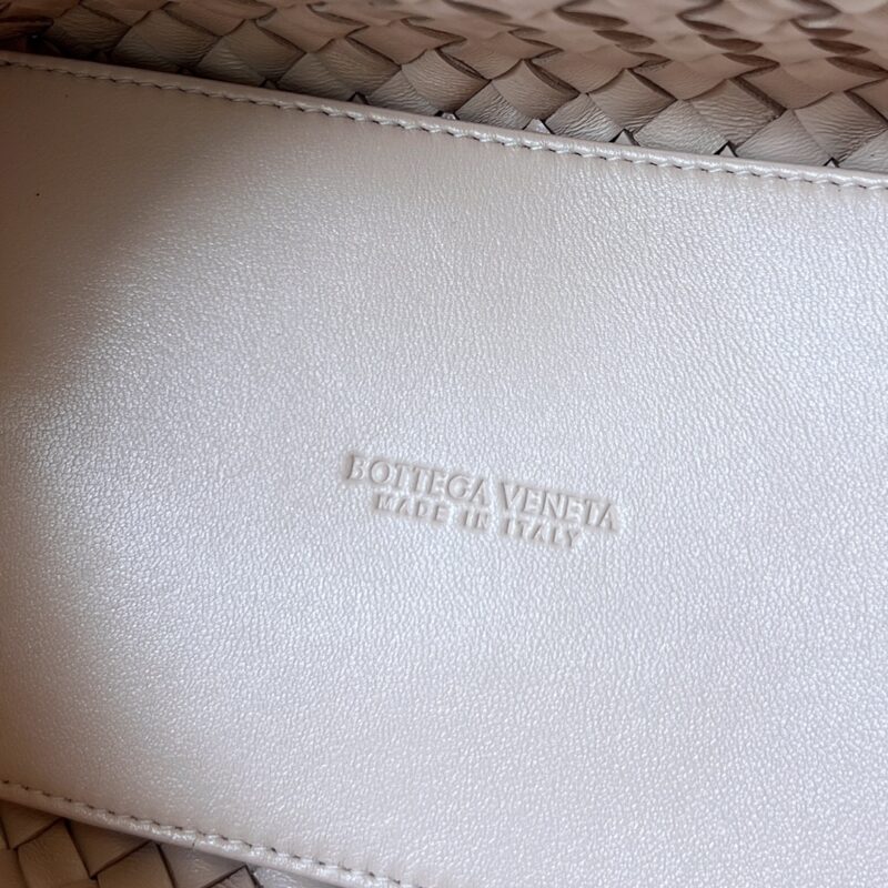 Replica Bottega Veneta Cabat Tote - premium-grade designer purse dupe