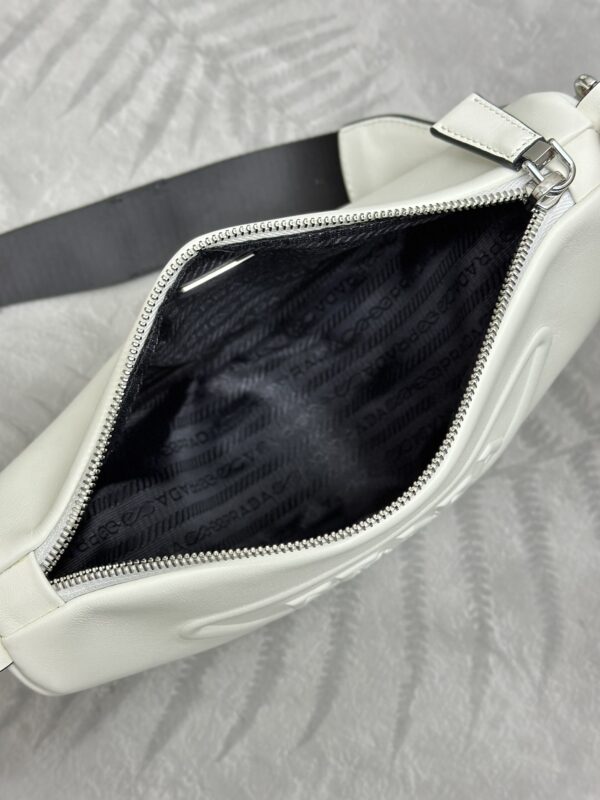 Replica Prada Saffiano Triangle 6 Replica Prada Saffiano Triangle - 1:1 designer replica handbag