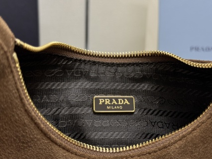 Replica Prada Suede Re-Edition 2 Replica Prada Suede Re-Edition - ultra-realistic fake designer tote