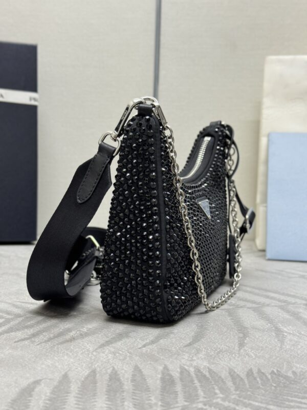Replica Prada Re-Edition 2005 Diamond Black 2 Replica Prada Re-Edition 2005 Diamond Black - ultra-realistic fake designer tote