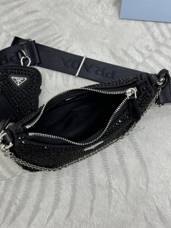 Replica Prada Re-Edition 2005 Diamond Black 5 Replica Prada Re-Edition 2005 Diamond Black - realistic designer-inspired fake bag