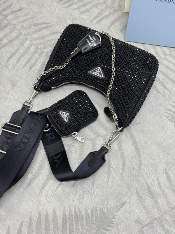 Replica Prada Re-Edition 2005 Diamond Black 6 Replica Prada Re-Edition 2005 Diamond Black - realistic designer-inspired fake bag