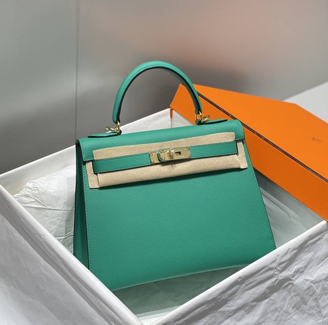 Replica Hermes Kelly Emperial Green 2 Replica Hermes Kelly Emperial Green - top-tier luxury replica shoulder bag