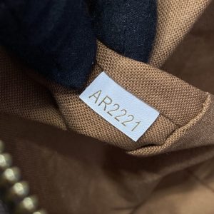Replica Louis Vuitton Ellipse BB 10 Replica Louis Vuitton Ellipse BB - realistic designer-inspired fake bag