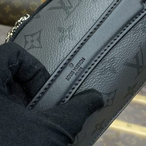 Replica Louis Vuitton Bumbag Discovery Pampkin 9 Replica Louis Vuitton Bumbag Discovery Pampkin - realistic designer-inspired fake bag