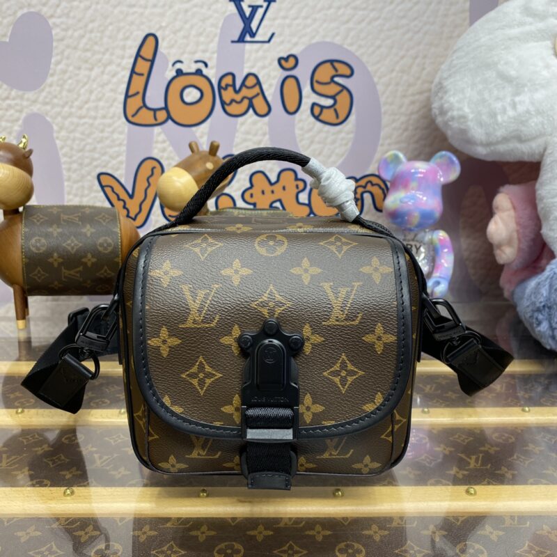 Replica Louis Vuitton Quest Messenger 1 Replica Louis Vuitton Quest Messenger - high-end fake designer purse