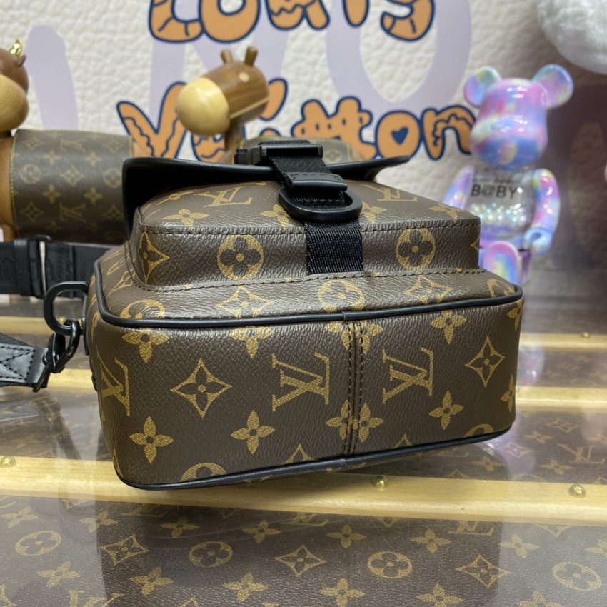 Replica Louis Vuitton Quest Messenger 8 Replica Louis Vuitton Quest Messenger - authentic-look luxury purse replica
