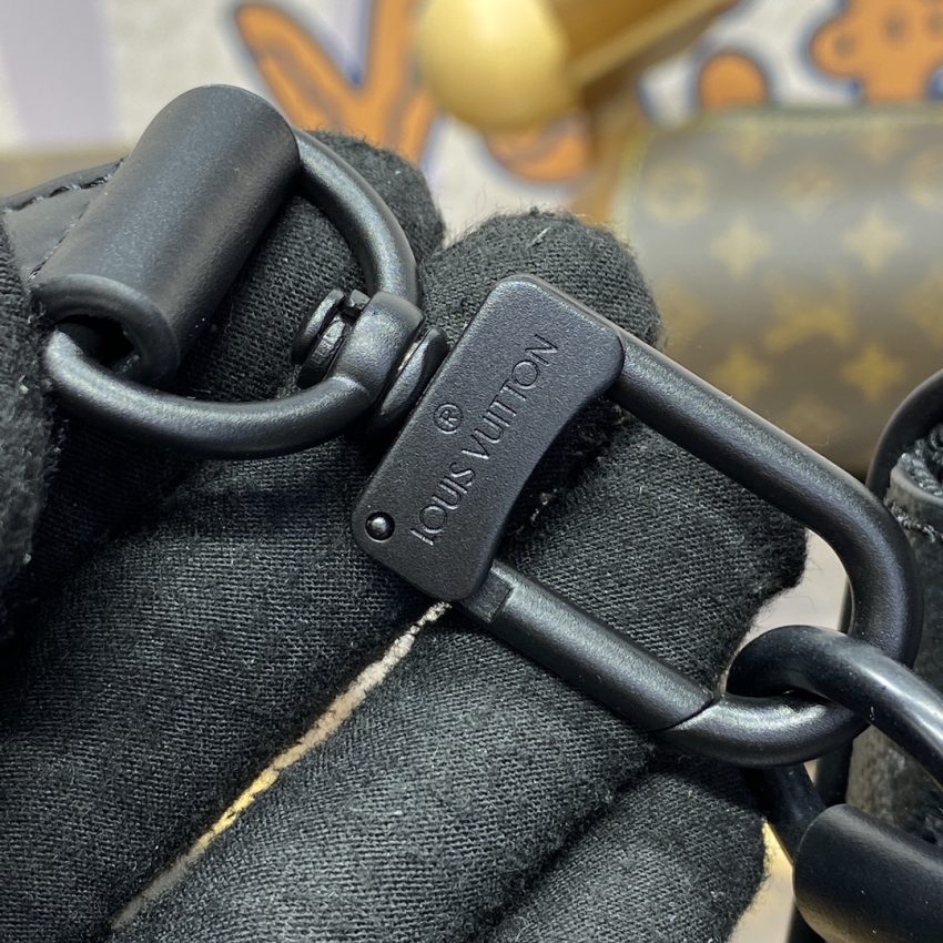 Replica Louis Vuitton Messenger Black - best-selling designer handbag dupe