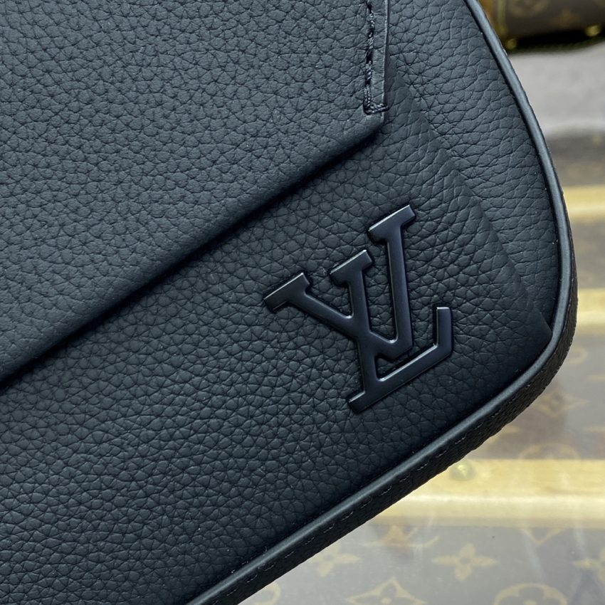 Replica Louis Vuitton Pilot Wearable Wallet Black 2 Replica Louis Vuitton Pilot Wearable Wallet Black - 1:1 designer replica handbag