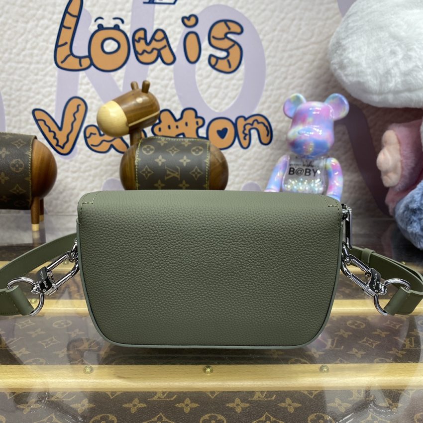 Replica Louis Vuitton Pilot Wearable Wallet Green 5 Replica Louis Vuitton Pilot Wearable Wallet Green - ultra-realistic fake designer tote